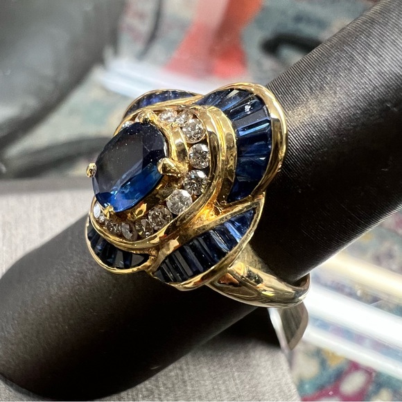 14k Yellow Gold Diamond & Sapphire Ring - Picture 4 of 10